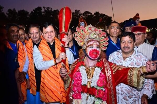 मुख्यमंत्री पुष्कर सिंह धामी ने दशहरा महोत्सव कार्यक्रम में किया प्रतिभाग, कहा – दशहरा हमारी सांस्कृतिक धरोहर का अमूल्य हिस्सा