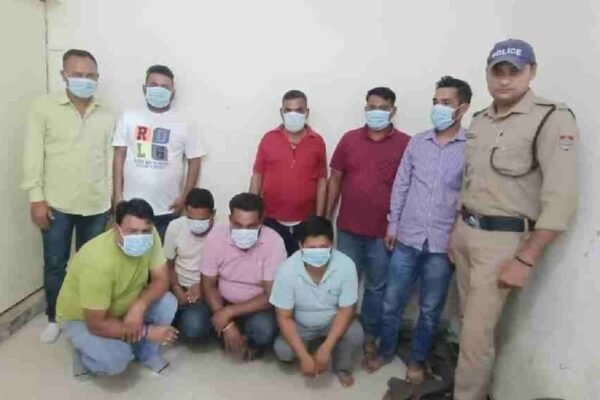 जुआ खेल रहे 9 अभियुक्तों को दून पुलिस ने दबिश देकर किया गिरफ्तार