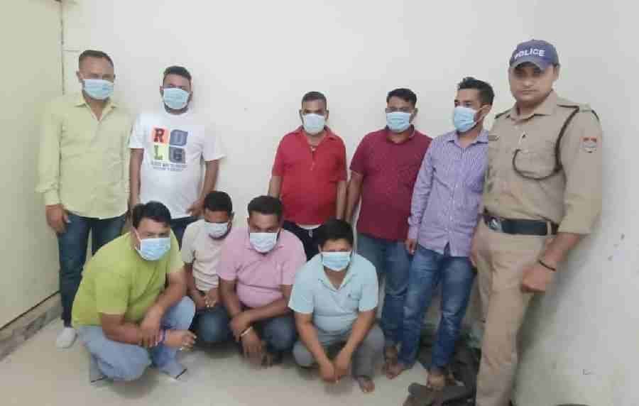 जुआ खेल रहे 9 अभियुक्तों को दून पुलिस ने दबिश देकर किया गिरफ्तार