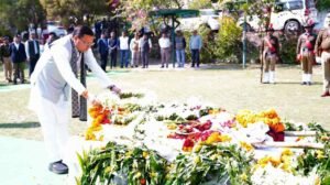 सीएम धामी ने पुलिस महानिरीक्षक केवल खुराना के पार्थिव शरीर पर पुष्पचक्र अर्पित कर दी श्रद्धांजलि
