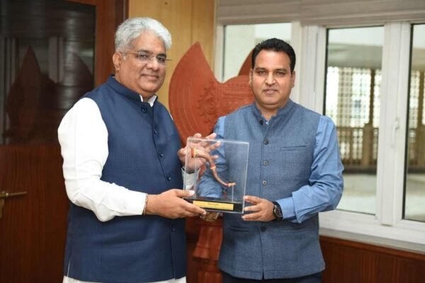 केंद्रीय वन मंत्री से विधायक कंडारी ने की मुलाकात,वन अधिनियम में संशोधन के साथ कई सड़कों को मंजूरी देने की मांग केंद्रीय वन मंत्री से विधायक कंडारी ने की मुलाकात,वन अधिनियम में संशोधन के साथ कई सड़कों को मंजूरी देने की मांग
