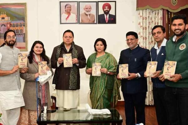 मुख्यमंत्री धामी ने युवा लेखक जय प्रकाश पांडेय के कहानी संग्रह ‘भूले बिसरे मतवाले’ का किया विमोचन