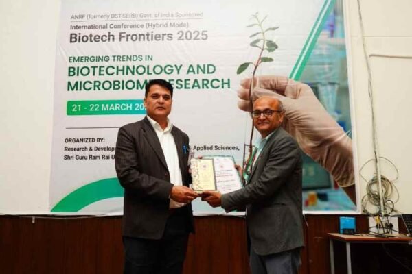 एसजीआरआरयू ‘‘बायोटेक फ्रंटियर्स 2025″ में शोधार्थियों ने प्रस्तुत किए शोध पत्र