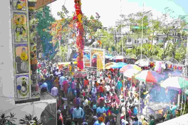 श्री झण्डे जी पर दर्शन मनौतियों के लिए अब लगा दूनवासियों का तांता, देहरादून व आसपास के क्षेत्रों से भारी संख्या में माथा टेकने पहुंच रहे श्रद्धालु