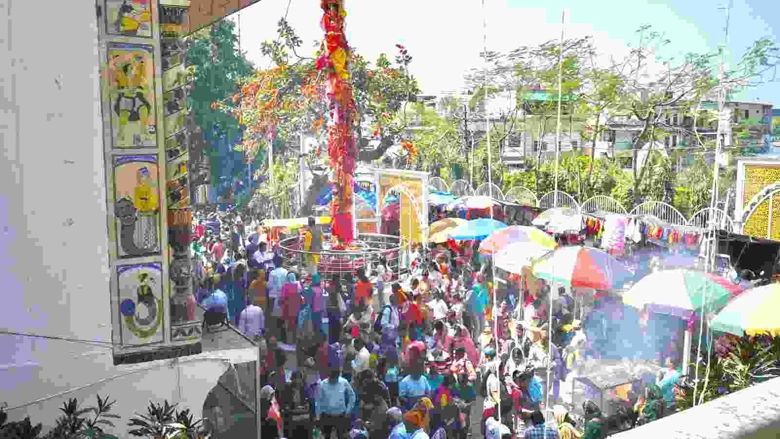 श्री झण्डे जी पर दर्शन मनौतियों के लिए अब लगा दूनवासियों का तांता, देहरादून व आसपास के क्षेत्रों से भारी संख्या में माथा टेकने पहुंच रहे श्रद्धालु