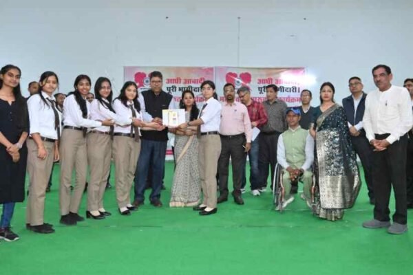 सशक्त महिला, सशक्त राष्ट्र” की थीम पर ऋषिकुल में आयोजित किया गया भव्य मतदाता जागरूकता कार्यक्रम
