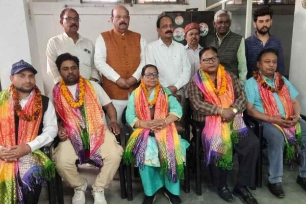विश्व रंगमंच दिवस पर देहरादून के रंगकर्मियों का सम्मान