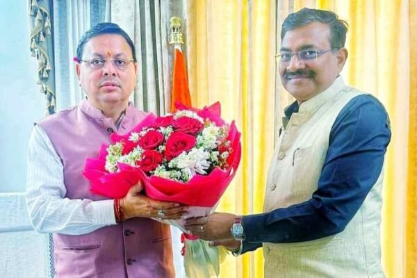 वरिष्ठ IAS अधिकारी आनंद वर्धन को धामी सरकार ने बनाया उत्तराखंड का नया मुख्य सचिव वरिष्ठ IAS अधिकारी आनंद वर्धन को धामी सरकार ने बनाया उत्तराखंड का नया मुख्य सचिव