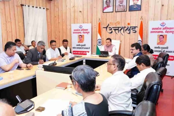 1064 हेल्पलाइन की समीक्षा,सीएम धामी ने दिए निर्देश