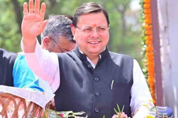 धामी सरकार के 3 वर्ष पूर्ण होने के अवसर पर देहरादून में रोड शो आयोजित, मुख्यमंत्री ने लाभार्थियों को महालक्ष्मी किट और कृषि यंत्र किए वितरित
