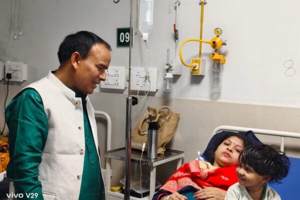 देहरादून में कुट्टू का आटा खाने से 90 लोग बीमार, कोरोनेशन अस्पताल में चल रहा इलाज, स्वास्थ्य मंत्री ने जाना बीमार लोगों का हाल