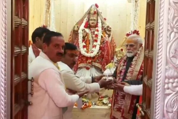 पीएम मोदी ने मुखवा में की पूजा अर्चना, शीतकालीन यात्रा पर आने का दिया संदेश