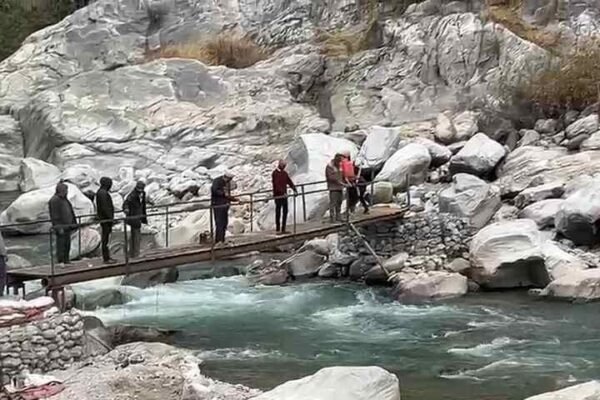 मुख्यमंत्री धामी के निर्देश पर गोविंद घाट में पुलना गांव और हेमकुंड साहिब मार्ग के लिए तत्परता से बना अस्थायी पुल