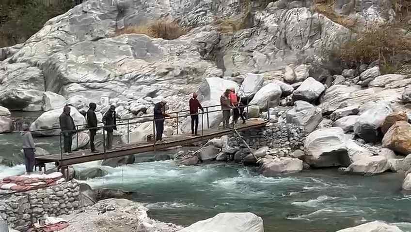 मुख्यमंत्री धामी के निर्देश पर गोविंद घाट में पुलना गांव और हेमकुंड साहिब मार्ग के लिए तत्परता से बना अस्थायी पुल
