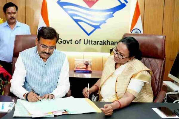 नवनियुक्त मुख्य सचिव आनन्द बर्द्धन ने किया पदभार ग्रहण