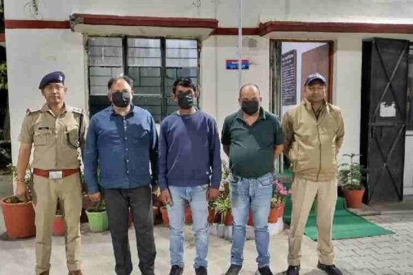 अपमिश्रित कुटटू के आटे से लोगो के बीमार होने की सूचना पर दून पुलिस ने की त्वरित कार्यवाही, आटे की सप्लाई करने वाले 3 अभियुक्तों को किया गिरफ्तार