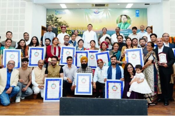 16 एस.डी.जी एचीवर को मुख्यमंत्री ने किया सम्मानित; नैनीताल, देहरादून और उत्तरकाशी जनपद को भी किया गया सम्मानित
