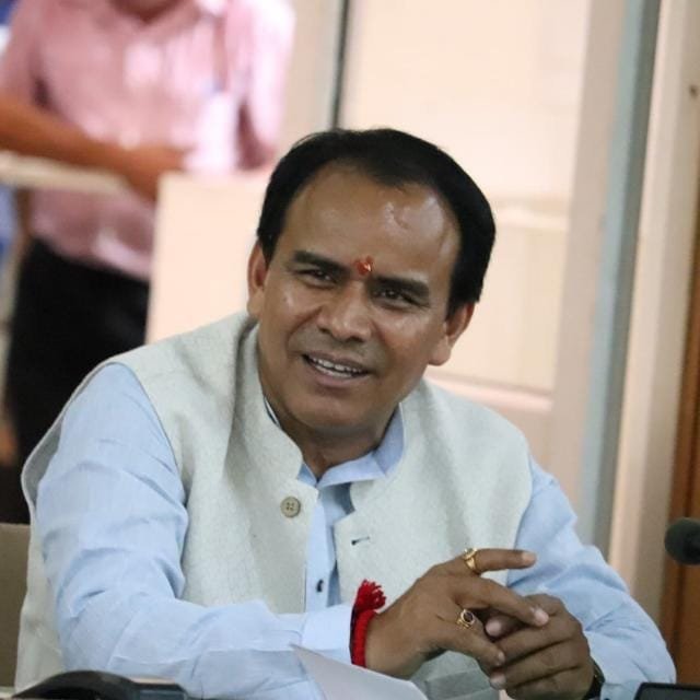 सहायक अध्यापकों को पहली बार मिला मण्डल परिवर्तन का लाभ, शिक्षा मंत्री डॉ. रावत ने दी बधाई, कहा – पूरे मनोयोग से करें काम