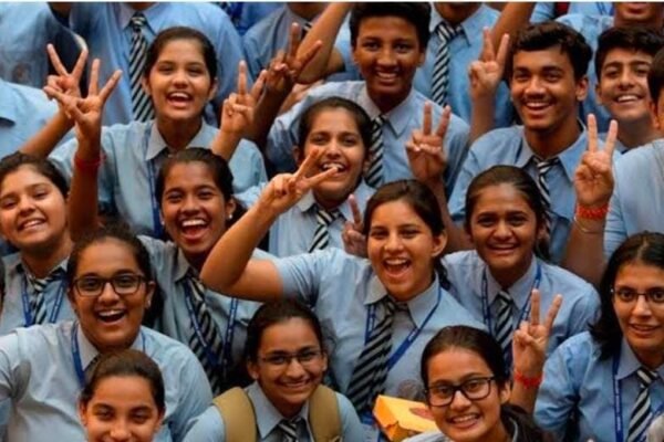 उत्कातराखंड बोर्ड रिजल्ट जारी, अनुष्का राणा बनी 12वीं की टॉपर तो 10वीं में बागेश्वर के कमल सिंह ने मारी बाजी