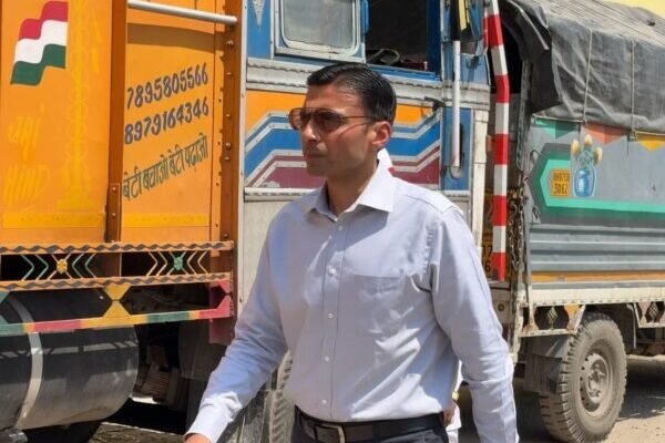 डीएम सविन बंसल की बड़ी कार्यवाही, एआरओ को प्रतिकूल प्रविष्टि व एसएमओ का निलम्बन