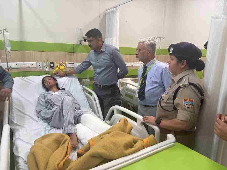 सिंहनीवाला क्षेत्र में हुई बस दुर्घटना में घायल व्यक्तियों से एसएसपी ने अस्पताल जाकर की मुलाकात, जाना हाल सिंहनीवाला क्षेत्र में हुई बस दुर्घटना में घायल व्यक्तियों से एसएसपी ने अस्पताल जाकर की मुलाकात, जाना हाल