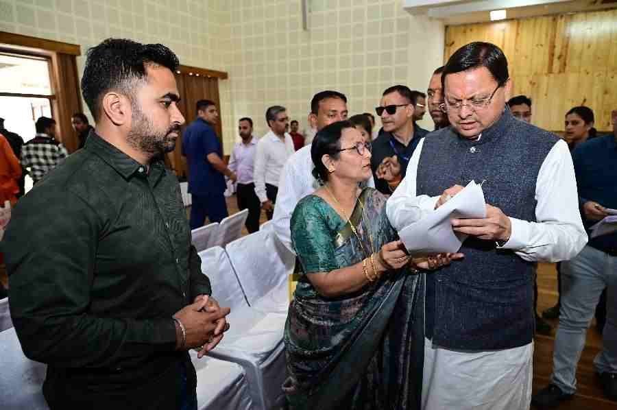 मुख्यमंत्री ने प्रदेश के विभिन्न क्षेत्रों से आए लोगों की समस्याओं को सुना, संबंधित अधिकारियों को यथा शीघ्र समाधान के दिए निर्देश