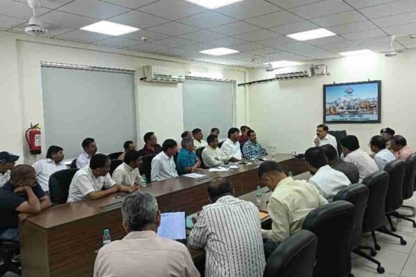 आयुक्त गढ़वाल ने की चारधाम यात्रा व्यवस्थाओं की समीक्षा, होटल व्यवसायियों के संगठनों के पदाधिकारियों से लिये सुझाव