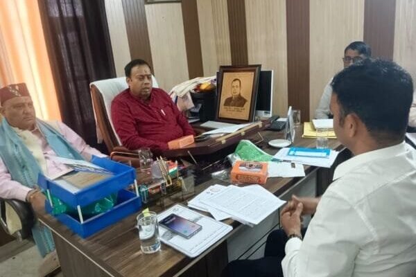 बीकेटीसी अध्यक्ष हेमंत द्विवेदी और उपाध्यक्ष विजय कपरवाण ने कार्यभार संभाला