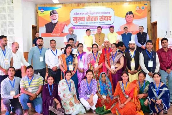 मुख्य सेवक संवाद के तहत युवक एवं महिला मंगल दलों के साथ मुख्यमंत्री ने किया संवाद