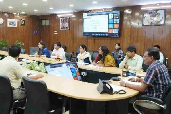 मुख्य सचिव ने ली मंडल रेल प्रबंधक मुरादाबाद एवं इज्जतनगर के साथ बैठक, ऋषिकेश-कर्णप्रयाग रेल लाइन का कार्य निर्धारित समय पर हो पूराः मुख्य सचिव