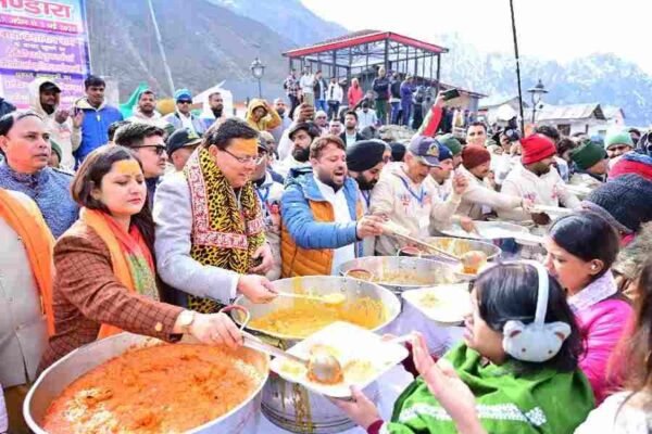 केदारनाथ में मुख्य सेवक भंडारा में मुख्यमंत्री ने श्रद्धालुओं को वितरित किया प्रसाद, विभिन्न राज्यों से आए श्रद्धालुओं से मुख्यमंत्री ने की मुलाकात केदारनाथ में मुख्य सेवक भंडारा में मुख्यमंत्री ने श्रद्धालुओं को वितरित किया प्रसाद, विभिन्न राज्यों से आए श्रद्धालुओं से मुख्यमंत्री ने की मुलाकात