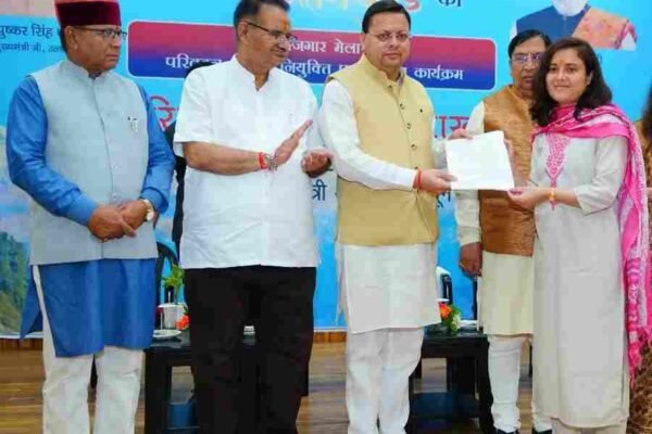 सीएम धामी ने नवनियुक्त परिवहन आरक्षियों को प्रदान किये नियुक्ति पत्र, सरकारी नौकरी मात्र नौकरी नहीं बल्कि सामाजिक उत्तरदायित्व – सीएम धामी