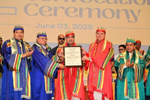 केंद्रीय मंत्री नितिन गडकरी एवं मुख्यमंत्री श्री पुष्कर सिंह धामी ने ग्राफिक एरा डीम्ड यूनिवर्सिटी के 12वें दीक्षांत समारोह कार्यक्रम में किया प्रतिभाग।