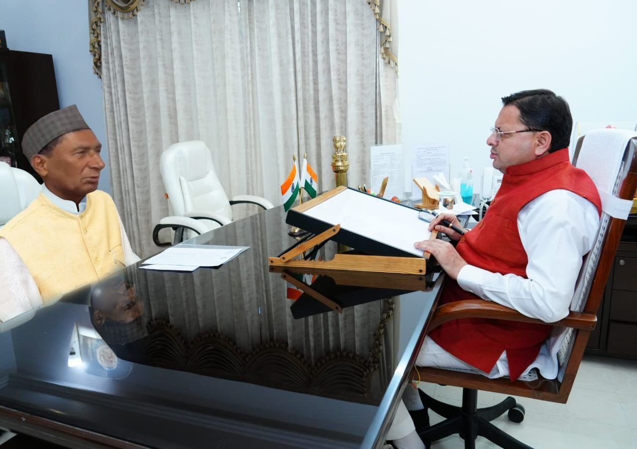 डीडीहाट विधायक बिशन सिंह चुफाल ने मुख्यमंत्री धामी से की भेंट, हरिद्वार ज़मीन घोटाले में की गई सख्त कार्रवाई की सराहना की