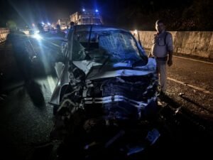 दुखद खबर: उत्तराखंड में रफ्तार का कहर, ट्रोला से कार की भीषण भिड़ंत, चार की मौत, एक घायल