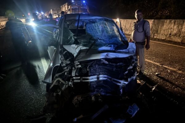 दुखद खबर: उत्तराखंड में रफ्तार का कहर, ट्रोला से कार की भीषण भिड़ंत, चार की मौत, एक घायल