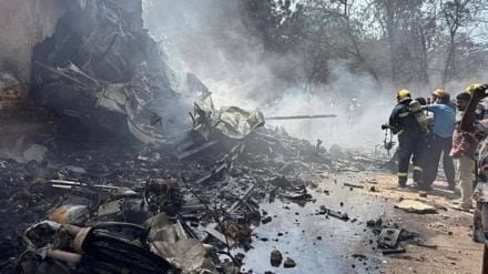 दुखद खबर: दुनिया को हिलाकर रख दिया अहमदाबाद विमान हादसे ने 242 से अधिक लोगों की मौत: देखें वीडियो