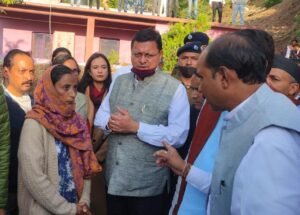 लगातार पांचवें दिन आपदा पीड़ितों के साथ मौजूद रहे सीएम धामी