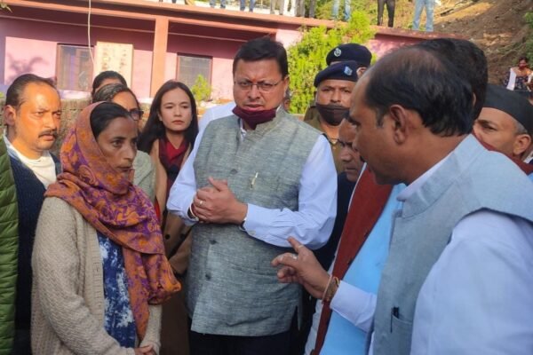 लगातार पांचवें दिन आपदा पीड़ितों के साथ मौजूद रहे सीएम धामी
