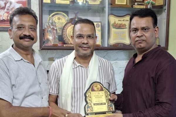 चिकित्सक दिवस पर डॉ नेगी सम्मानित