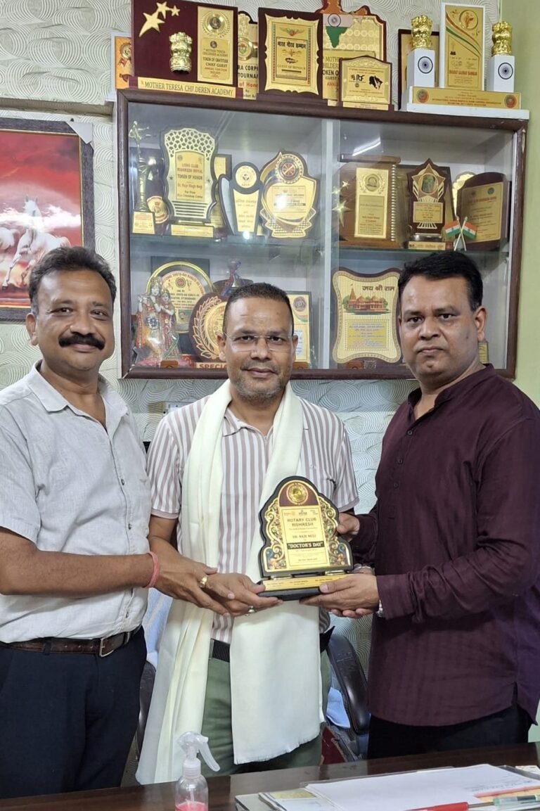 चिकित्सक दिवस पर डॉ नेगी सम्मानित