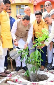मुख्यमंत्री ने एक पेड़ मॉं के नाम अभियान के तहत किया पौधारोपण