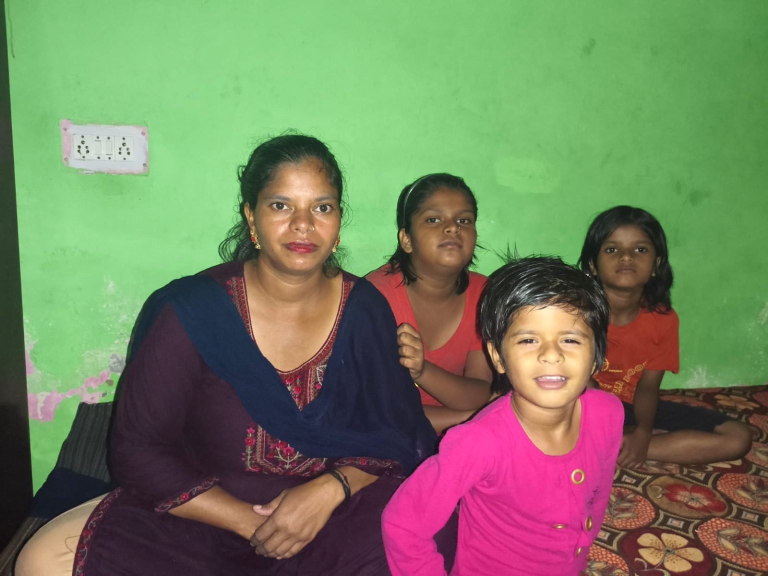 विधवा को सताना पड़ा महंगा-डी एम की पहल पर मिला न्याय