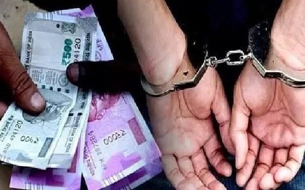 रिश्वत लेते हुए रंगे हाथ पकड़े गए मंडी समिति काशीपुर के प्रभारी सचिव – सतर्कता विभाग की कार्रवाई