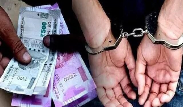 रिश्वत लेते हुए रंगे हाथ पकड़े गए मंडी समिति काशीपुर के प्रभारी सचिव – सतर्कता विभाग की कार्रवाई