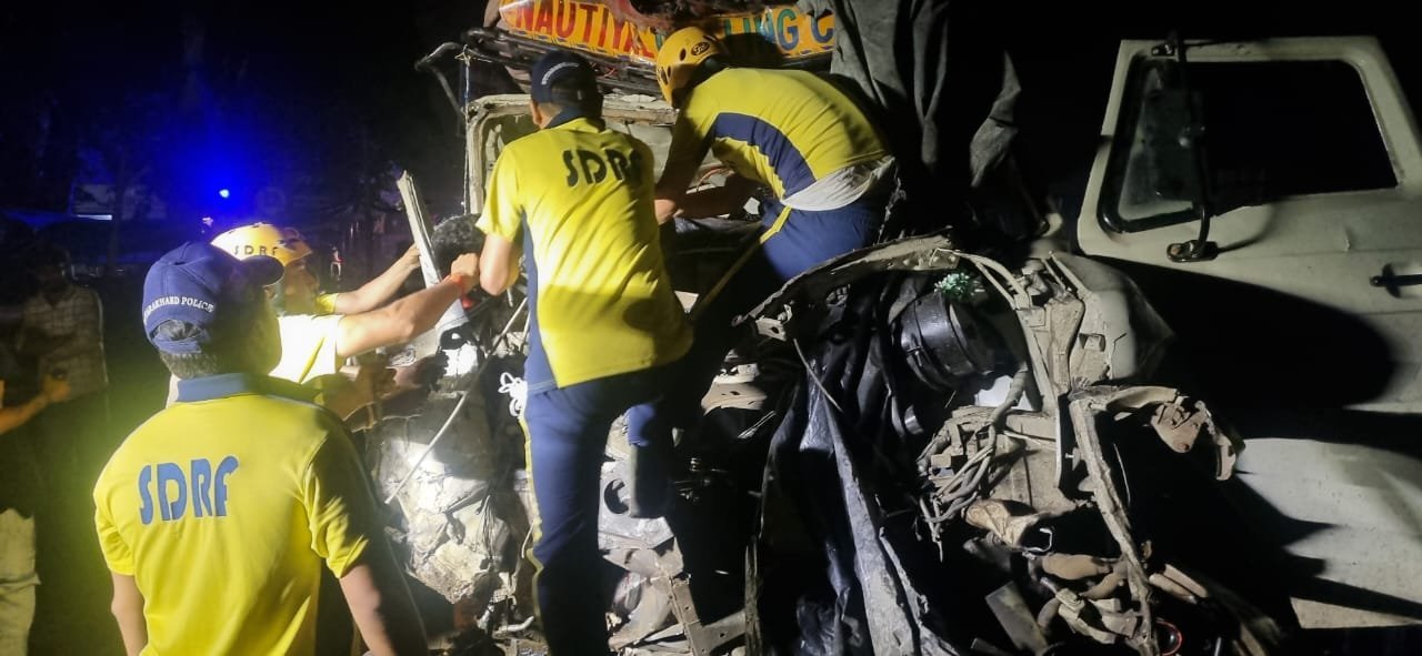 ऋषिकेश में भीषण सड़क हादसा दो चालकों की दर्दनाक मौत