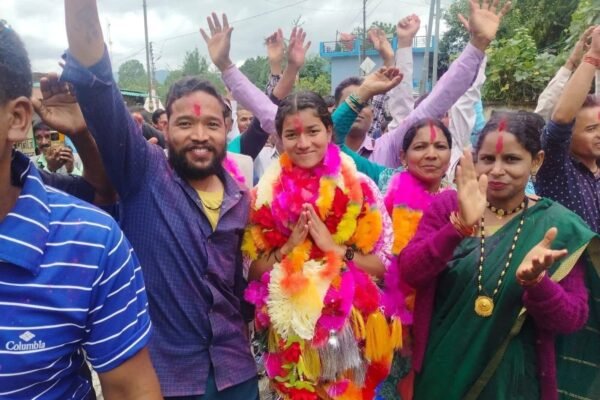 उत्तराखंड में महज 21 साल की उम्र में प्रधान बनी चमोली की प्रियंका नेगी