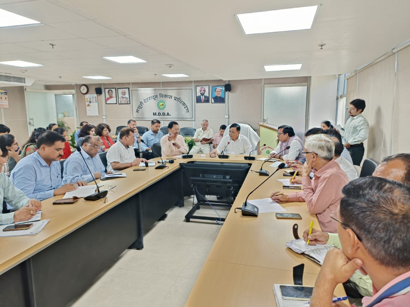 मुख्यमंत्री पुष्कर सिंह धामी के निर्देश पर अवैध निर्माणों के खिलाफ सख्ती, एमडीडीए उपाध्यक्ष ने दिए ताबड़तोड़ कार्रवाई के निर्देश