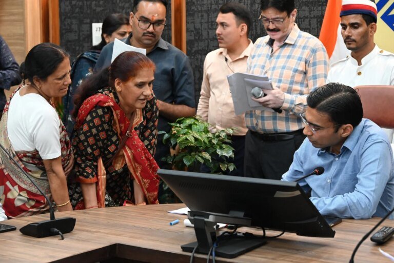 जिला प्रशासन का मिशन सफाई; स्वयं पीड़ित मां की शिकायत पर आदतन अपराधी दिव्यकांत लखेड़ा को डीएम ने किया जिला बदर