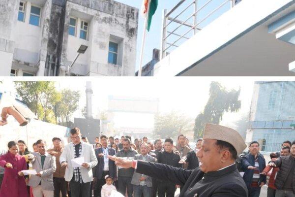 गणतंत्र दिवस के अवसर पर सूचना महानिदेशक बंशीधर तिवारी ने सूचना भवन परिसर में राष्ट्रीय ध्वज फहराया